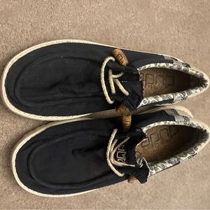 Men’s Hey Dude Size 9